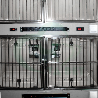 ТД ВЕТ Модуль из 18 клеток полипропилена с системой хран. из ЛДСП 3500х600х2660(2820)h с колесами